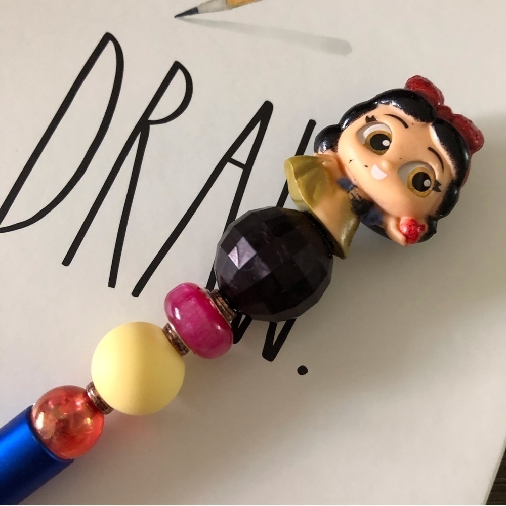 Disney Doorables: Snow White: Glitter Snow White handmade beaded pens